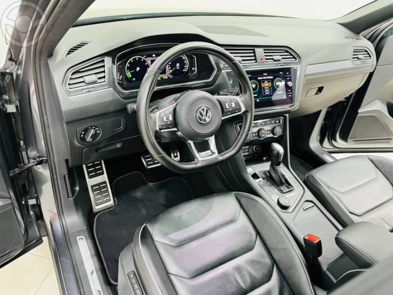 VOLKSWAGEN - TIGUAN 2.0 TSI R-LINE 16V TURBO 4P TIPTRONIC - 2020/2020 - CINZA - R$ 168.990,00