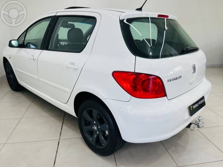 PEUGEOT - 307 2.0 PREMIUM 16V FLEX 4P AUTOMÁTICO - 2011/2012 - BRANCA - R$ 31.990,00