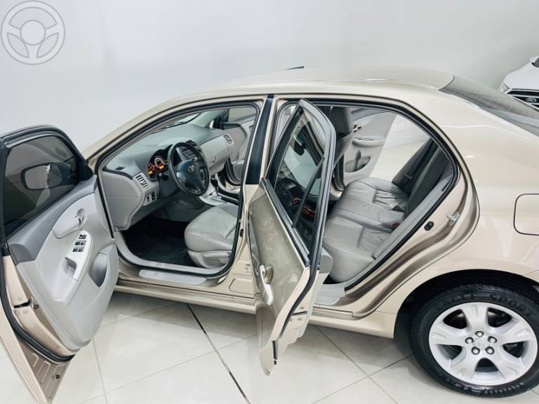 TOYOTA - COROLLA 1.8 XEI 16V FLEX 4P AUTOMÁTICO - 2009/2009 - BEGE - R$ 58.990,00