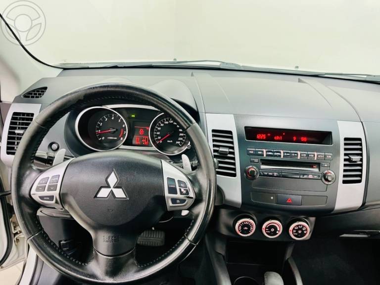 MITSUBISHI - OUTLANDER 2.0 16V 4P AUTOMÁTICO - 2012/2013 - BRANCA - R$ 62.990,00