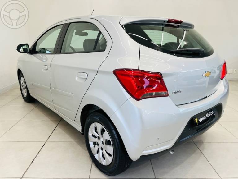 CHEVROLET - ONIX 1.0 MPFI LT 8V FLEX 4P MANUAL - 2019/2019 - PRATA - R$ 58.500,00