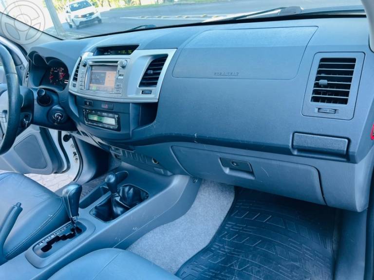 TOYOTA - HILUX 3.0 SRV TOP 4X4 CD 16V TURBO INTERCOOLER DIESEL 4P AUTOMÁTICO - 2013/2013 - BRANCA - R$ 134.990,00