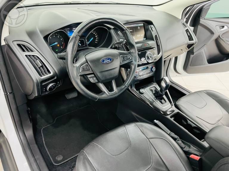 FORD - FOCUS 2.0 TITANIUM PLUS SEDAN 16V FLEX 4P AUTOMÁTICO - 2015/2016 - BRANCA - R$ 69.990,00