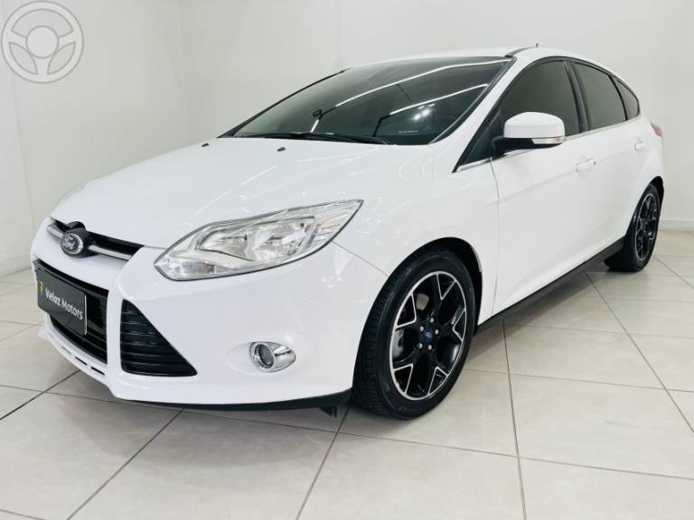 FORD - FOCUS 2.0 TITANIUM HATCH 16V FLEX 4P AUTOMÁTICO - 2014/2014 - BRANCA - R$ 59.900,00