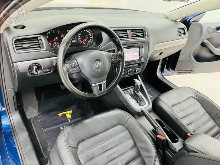 VOLKSWAGEN - JETTA 2.0 TSI HIGHLINE 200CV 4P TIPTRONIC - 2012/2013 - AZUL - R$ 68.900,00