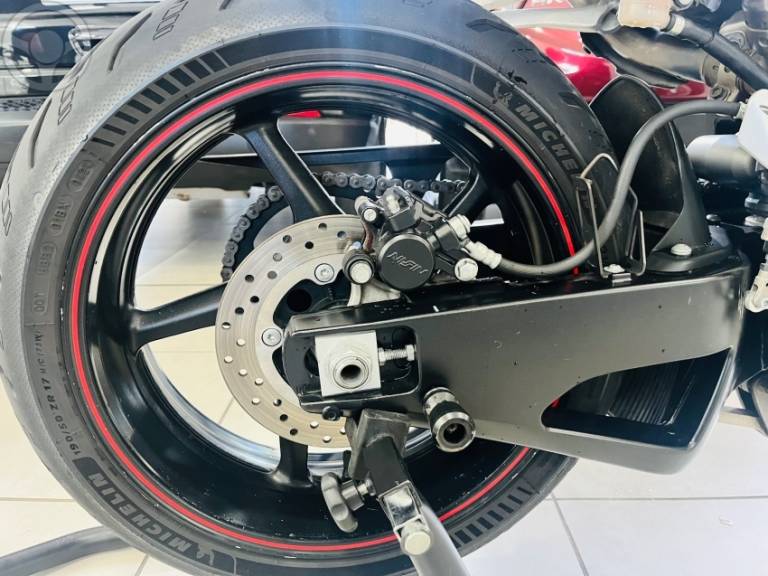 YAMAHA - YZF R1 - 2010/2010 - BRANCA - R$ 39.900,00
