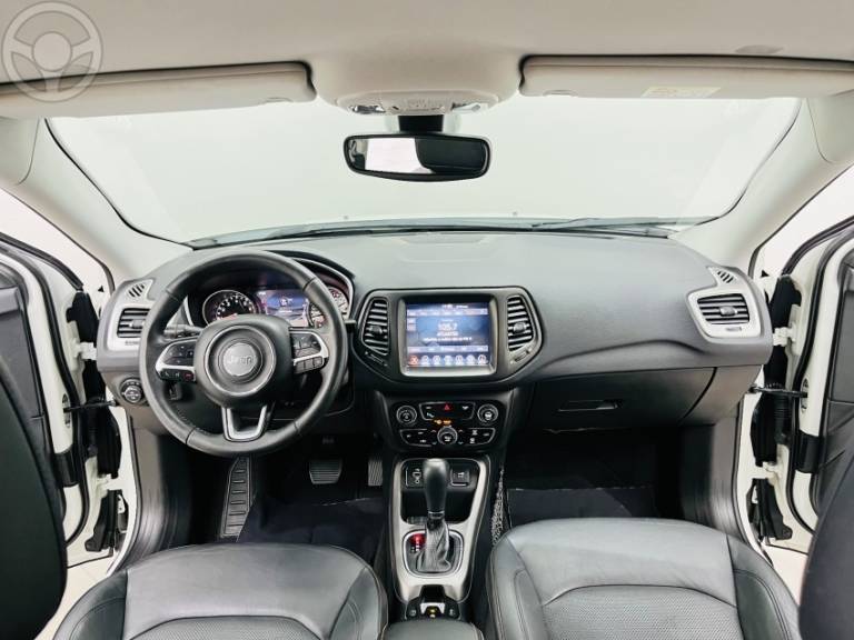 JEEP - COMPASS 2.0 16V FLEX LONGITUDE AUTOMÁTICO - 2018/2019 - BRANCA - R$ 95.990,00