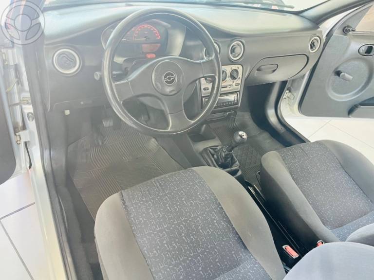 CHEVROLET - CELTA 1.0 MPFI 8V 2P MANUAL - 2002/2003 - PRATA - R$ 18.900,00