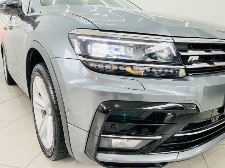 VOLKSWAGEN - TIGUAN 2.0 TSI R-LINE 16V TURBO 4P TIPTRONIC - 2020/2020 - CINZA - R$ 168.990,00