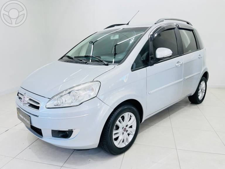 FIAT - IDEA 1.4 MPI ATTRACTIVE 8V FLEX 4P MANUAL - 2013/2014 - PRATA - R$ 40.900,00