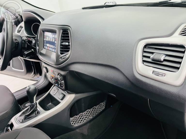 JEEP - COMPASS 2.0 16V FLEX SPORT AUTOMÁTICO - 2018/2019 - PRETA - R$ 98.900,00