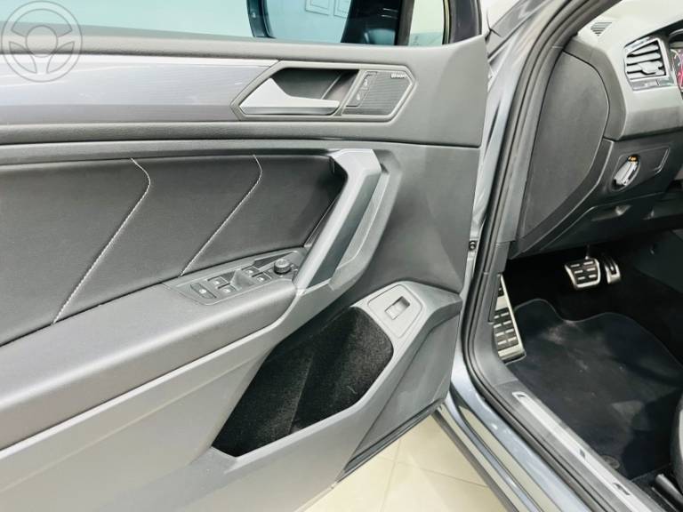 VOLKSWAGEN - TIGUAN 2.0 TSI R-LINE 16V TURBO 4P TIPTRONIC - 2020/2020 - CINZA - R$ 168.990,00
