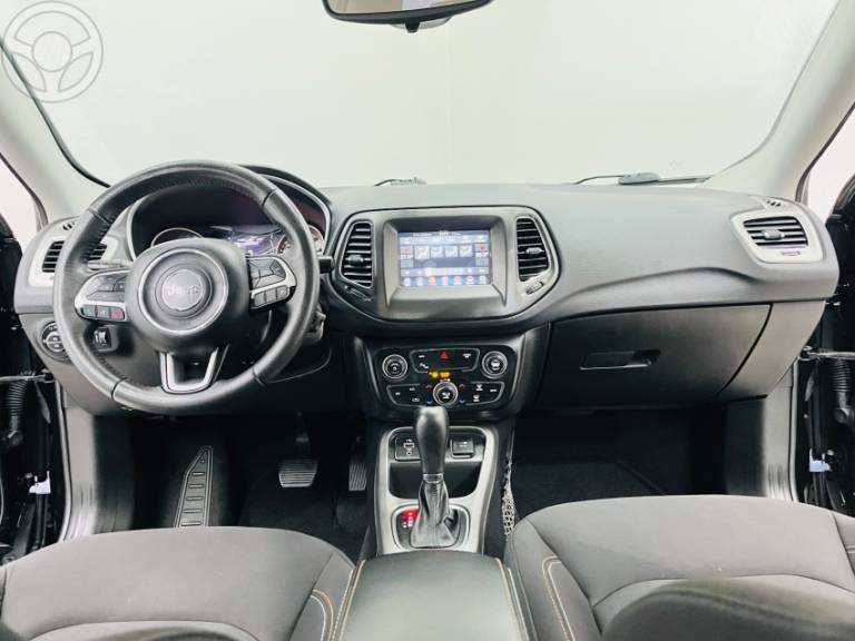 JEEP - COMPASS 2.0 16V FLEX SPORT AUTOMÁTICO - 2018/2019 - PRETA - R$ 98.900,00