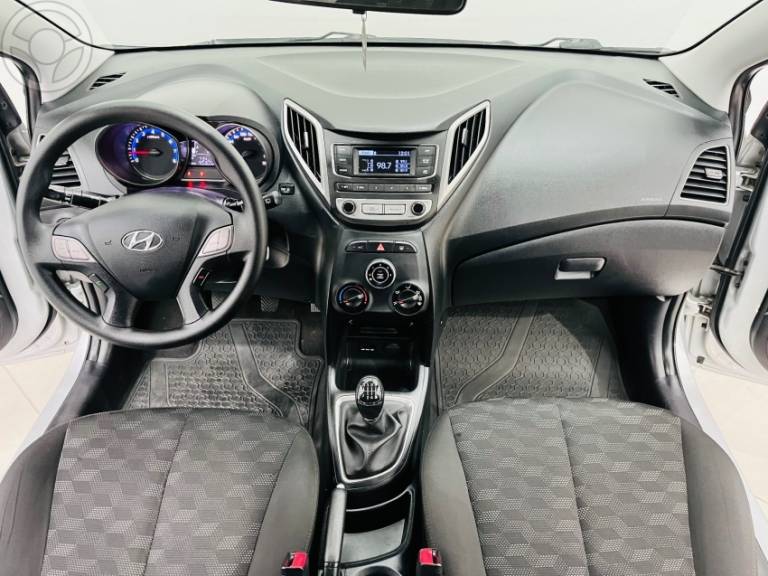 HYUNDAI - HB20 1.6 COMFORT PLUS 16V FLEX 4P MANUAL - 2016/2017 - PRATA - R$ 56.900,00