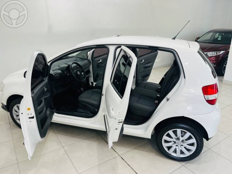 VOLKSWAGEN - FOX 1.0 MI 8V FLEX 4P MANUAL - 2009/2009 - BRANCA - R$ 27.990,00