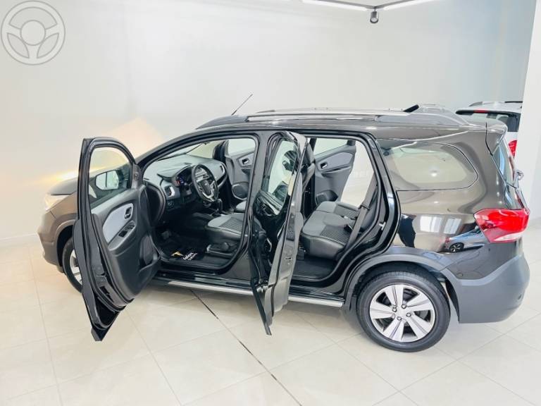 CHEVROLET - SPIN 1.8 8V ACTIV7 FLEX 5P AUTOMÁTICO - 2019/2020 - PRETA - R$ 84.900,00