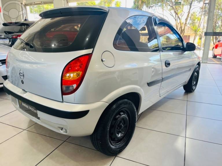 CHEVROLET - CELTA 1.0 MPFI 8V 2P MANUAL - 2002/2003 - PRATA - R$ 18.900,00