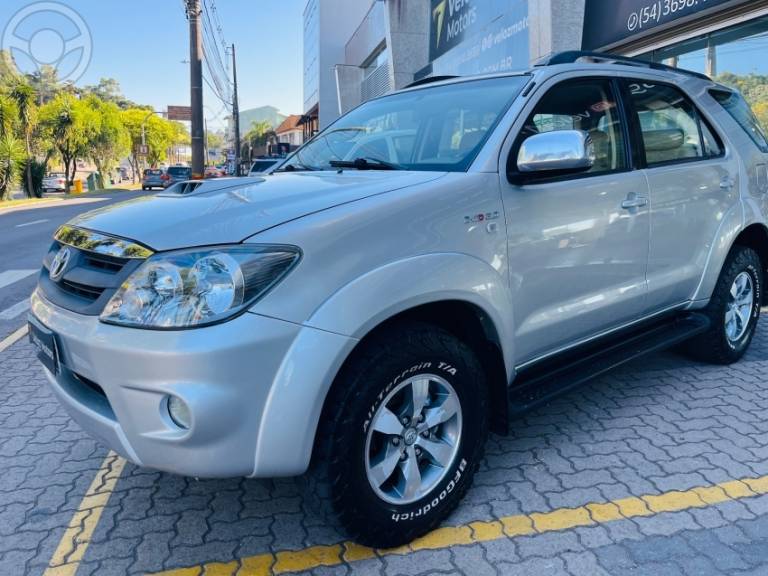 TOYOTA - HILUX SW4 3.0 SRV 4X4 16V TURBO INTERCOOLER DIESEL 4P AUTOMÁTICO - 2006/2007 - PRATA - R$ 108.990,00