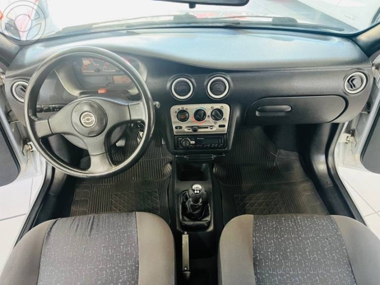 CHEVROLET - CELTA 1.0 MPFI 8V 2P MANUAL - 2002/2003 - PRATA - R$ 18.900,00