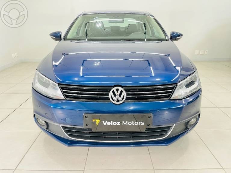 VOLKSWAGEN - JETTA 2.0 TSI HIGHLINE 200CV 4P TIPTRONIC - 2012/2013 - AZUL - R$ 68.900,00