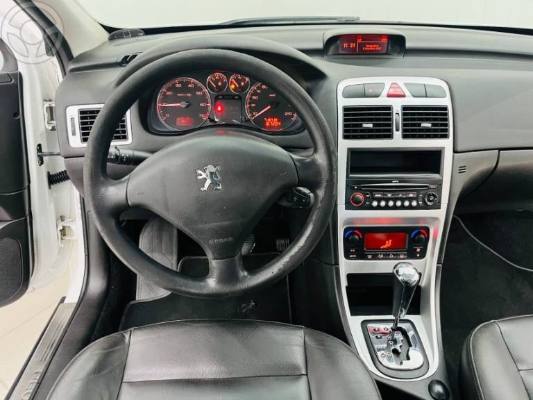 PEUGEOT - 307 2.0 PREMIUM 16V FLEX 4P AUTOMÁTICO - 2011/2012 - BRANCA - R$ 31.990,00