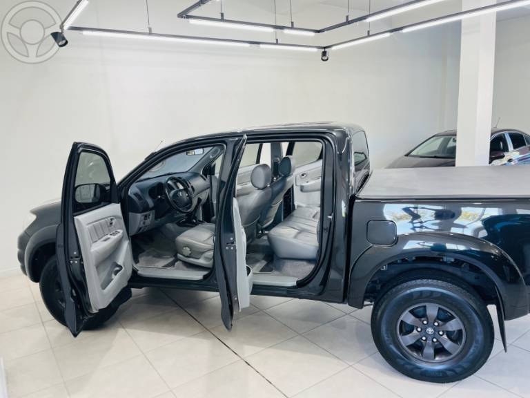 TOYOTA - HILUX 3.0 SRV 4X4 CD 16V TURBO INTERCOOLER DIESEL 4P MANUAL - 2010/2011 - PRETA - R$ 112.990,00