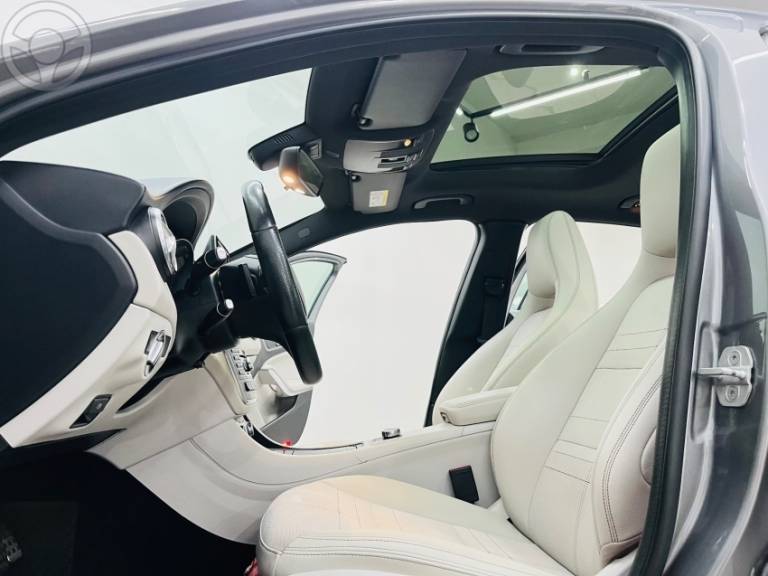 MERCEDES-BENZ - GLA 200 1.6 CGI VISION 16V TURBO FLEX 4P AUTOMÁTICO - 2015/2015 - CINZA - R$ 109.990,00