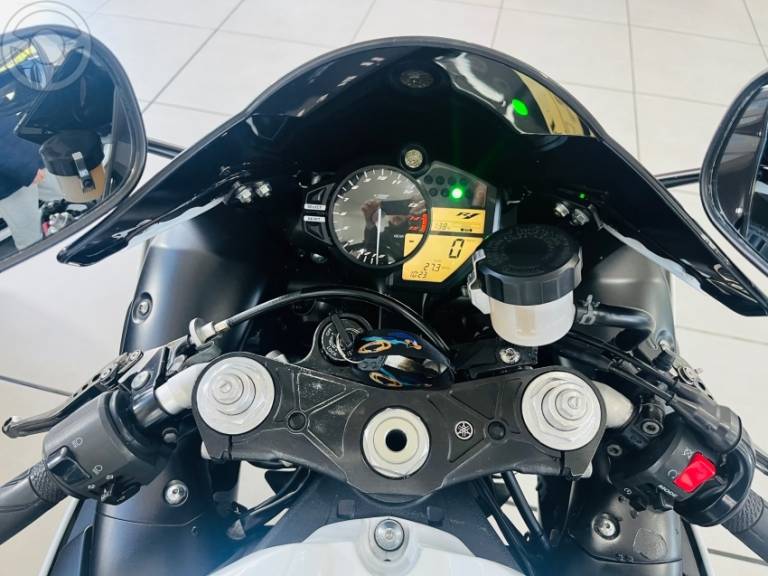 YAMAHA - YZF R1 - 2010/2010 - BRANCA - R$ 39.900,00