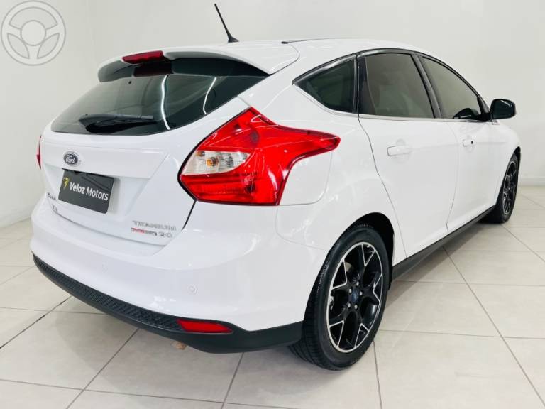 FORD - FOCUS 2.0 TITANIUM HATCH 16V FLEX 4P AUTOMÁTICO - 2014/2014 - BRANCA - R$ 59.900,00
