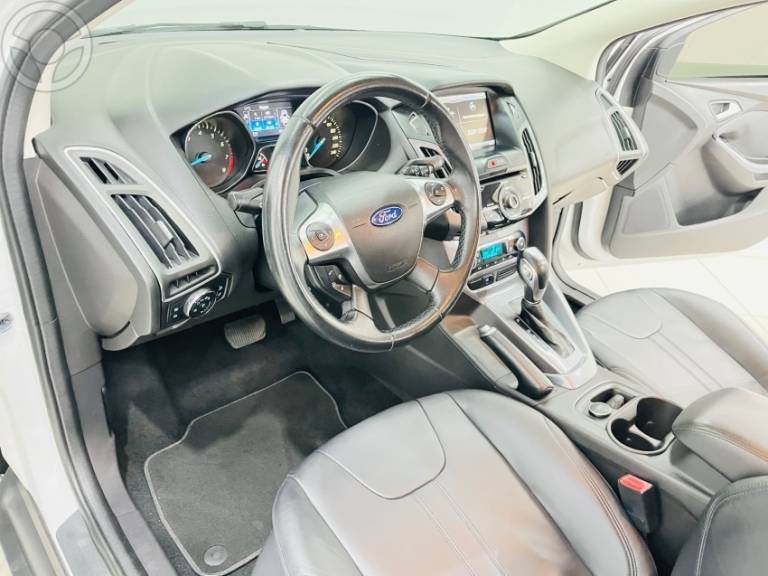 FORD - FOCUS 2.0 TITANIUM HATCH 16V FLEX 4P AUTOMÁTICO - 2014/2014 - BRANCA - R$ 59.900,00