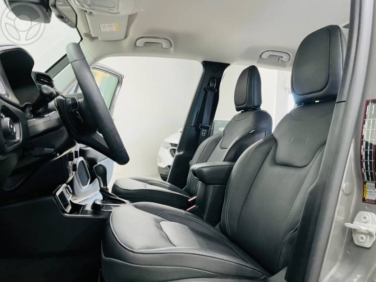 JEEP - RENEGADE 1.3 16V NIGHT EAGLE T270 TURBO FLEX 4P AUTOMÁTICO - 2024/2025 - CINZA - R$ 148.990,00