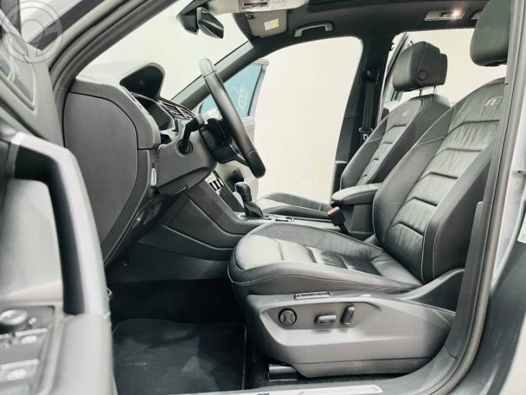 VOLKSWAGEN - TIGUAN 2.0 TSI R-LINE 16V TURBO 4P TIPTRONIC - 2020/2020 - CINZA - R$ 168.990,00
