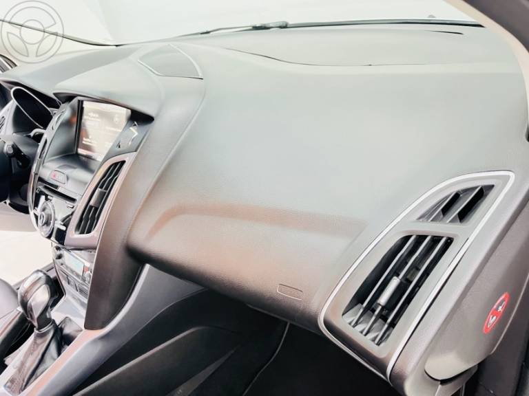 FORD - FOCUS 2.0 TITANIUM HATCH 16V FLEX 4P AUTOMÁTICO - 2014/2014 - BRANCA - R$ 59.900,00