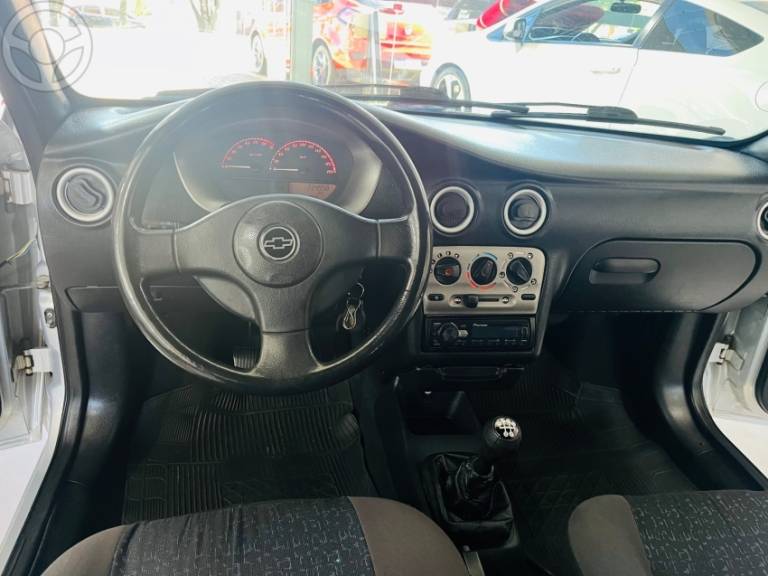 CHEVROLET - CELTA 1.0 MPFI 8V 2P MANUAL - 2002/2003 - PRATA - R$ 18.900,00