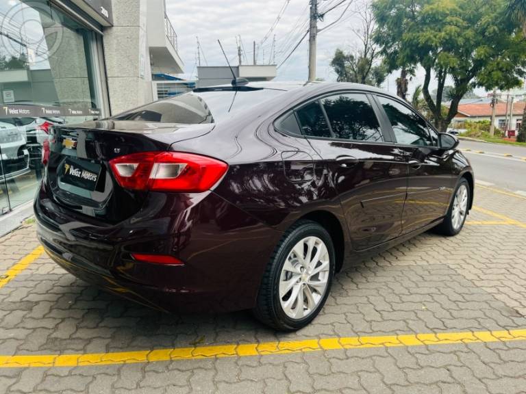 CHEVROLET - CRUZE 1.4 TURBO LT 16V FLEX 4P AUTOMÁTICO - 2017/2017 - VERMELHA - R$ 83.900,00