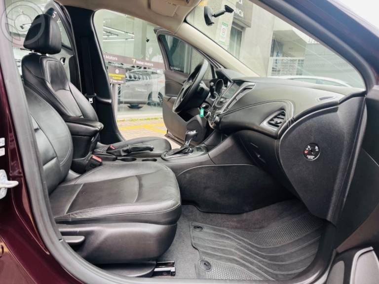CHEVROLET - CRUZE 1.4 TURBO LT 16V FLEX 4P AUTOMÁTICO - 2017/2017 - VERMELHA - R$ 83.900,00