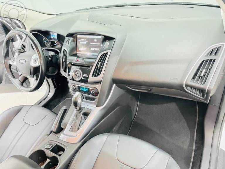 FORD - FOCUS 2.0 TITANIUM HATCH 16V FLEX 4P AUTOMÁTICO - 2014/2014 - BRANCA - R$ 59.900,00