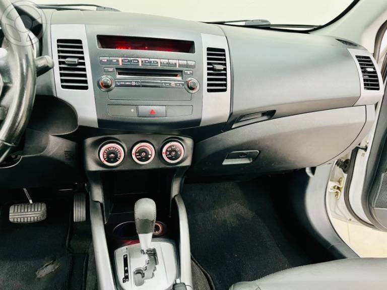 MITSUBISHI - OUTLANDER 2.0 16V 4P AUTOMÁTICO - 2012/2013 - BRANCA - R$ 62.990,00