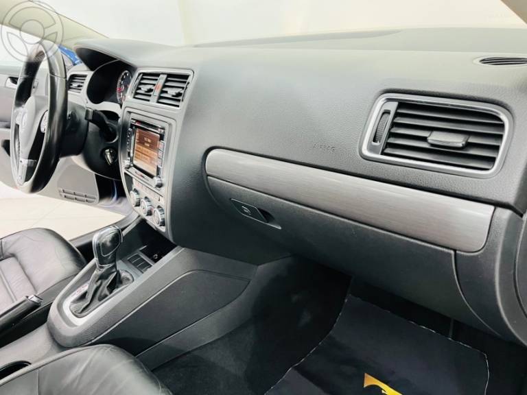 VOLKSWAGEN - JETTA 2.0 TSI HIGHLINE 200CV 4P TIPTRONIC - 2012/2013 - AZUL - R$ 68.900,00