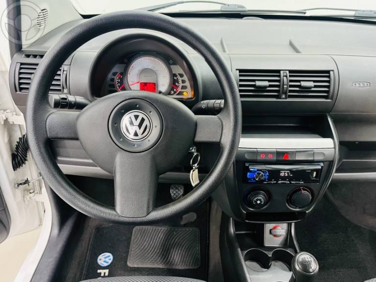 VOLKSWAGEN - FOX 1.0 MI 8V FLEX 4P MANUAL - 2009/2009 - BRANCA - R$ 27.990,00