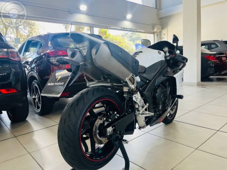 YAMAHA - YZF R1 - 2010/2010 - BRANCA - R$ 39.900,00