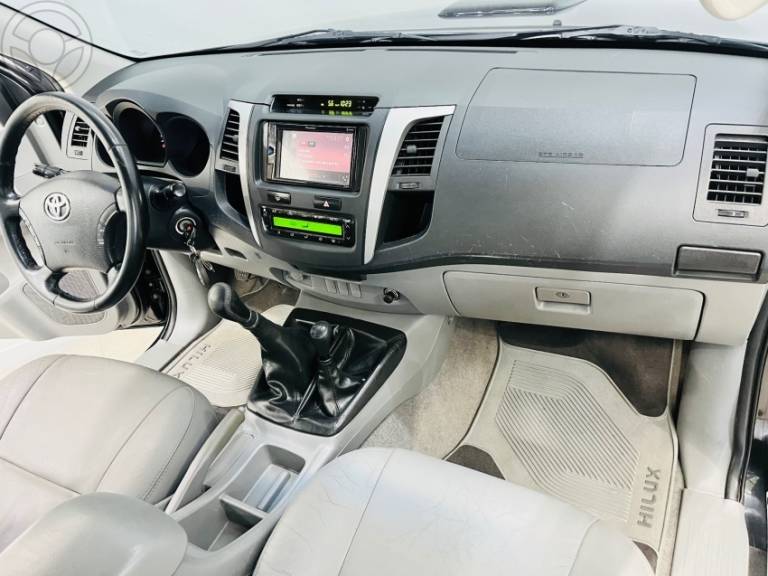 TOYOTA - HILUX 3.0 SRV 4X4 CD 16V TURBO INTERCOOLER DIESEL 4P MANUAL - 2010/2011 - PRETA - R$ 112.990,00