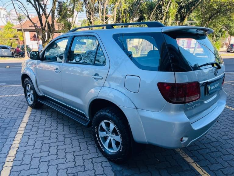 TOYOTA - HILUX SW4 3.0 SRV 4X4 16V TURBO INTERCOOLER DIESEL 4P AUTOMÁTICO - 2006/2007 - PRATA - R$ 108.990,00