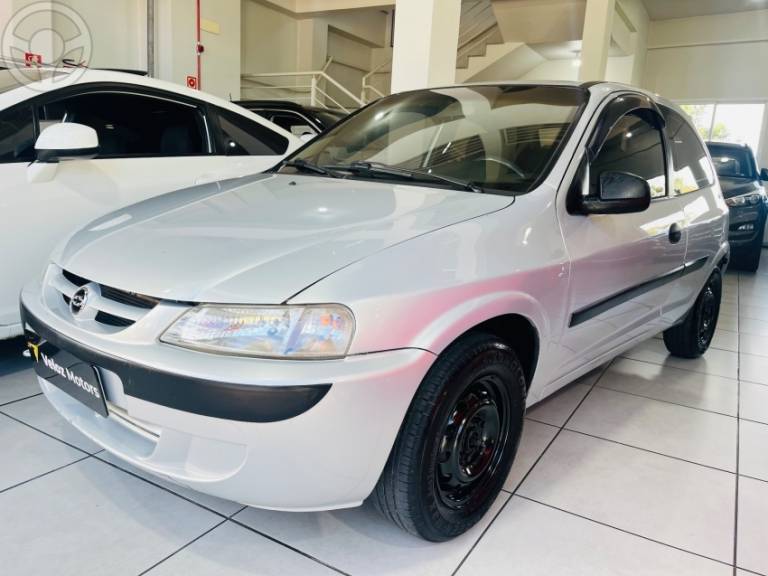 CHEVROLET - CELTA 1.0 MPFI 8V 2P MANUAL - 2002/2003 - PRATA - R$ 18.900,00