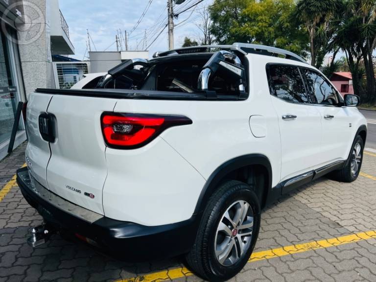 FIAT - TORO 2.0 16V TURBO DIESEL VOLCANO AT9 4X4 AUTOMÁTICO - 2016/2017 - BRANCA - R$ 95.990,00