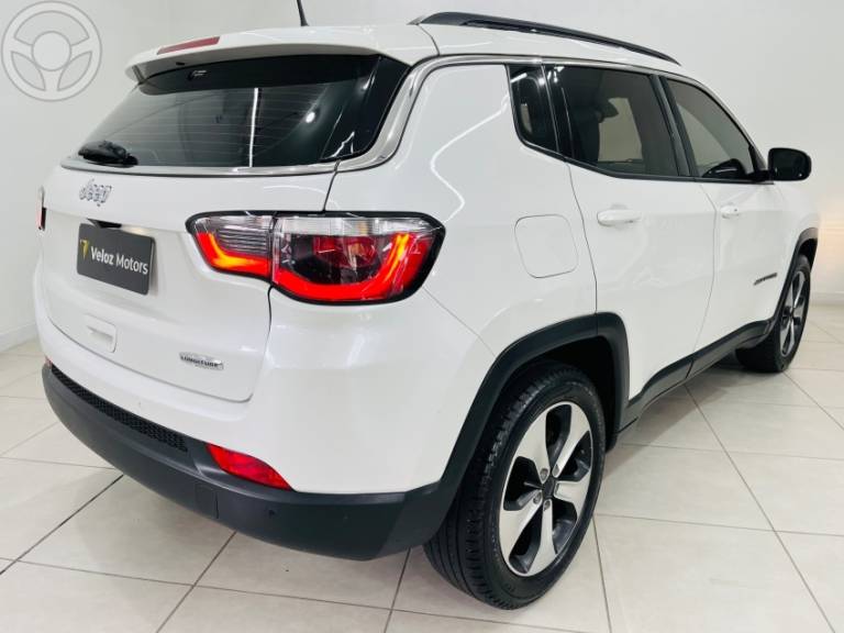 JEEP - COMPASS 2.0 16V FLEX LONGITUDE AUTOMÁTICO - 2017/2018 - BRANCA - R$ 93.990,00