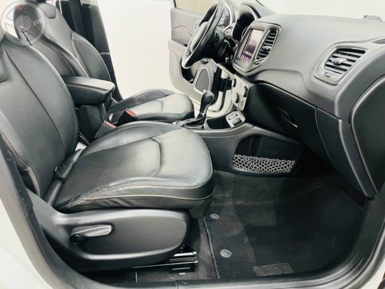 JEEP - COMPASS 2.0 16V FLEX LONGITUDE AUTOMÁTICO - 2017/2018 - BRANCA - R$ 93.990,00