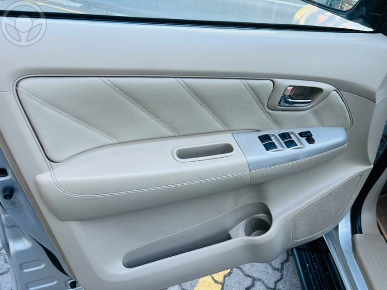 TOYOTA - HILUX SW4 3.0 SRV 4X4 16V TURBO INTERCOOLER DIESEL 4P AUTOMÁTICO - 2006/2007 - PRATA - R$ 108.900,00