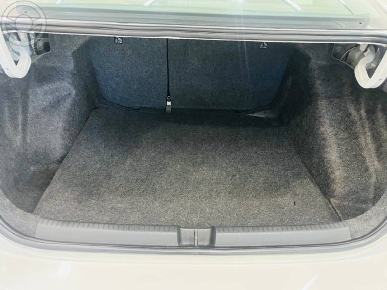VOLKSWAGEN - VIRTUS 1.0 TSI SENSE 4P MANUAL - 2023/2024 - BRANCA - R$ 92.990,00