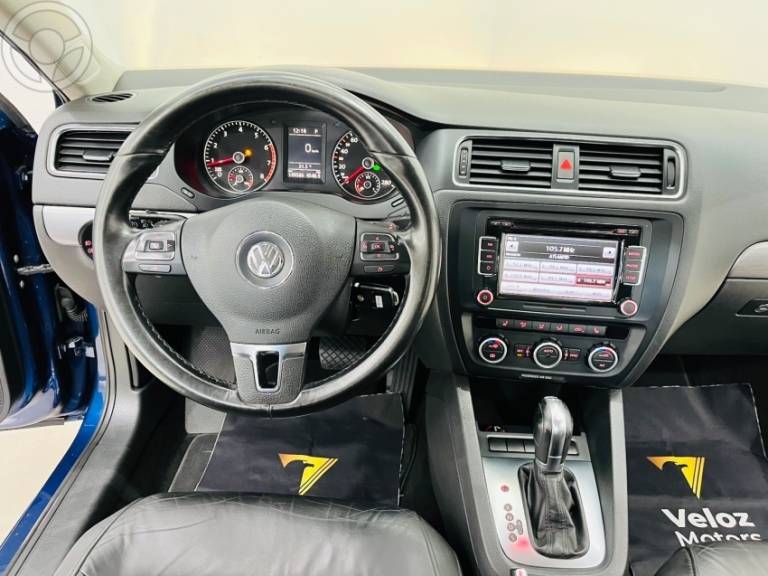 VOLKSWAGEN - JETTA 2.0 TSI HIGHLINE 200CV 4P TIPTRONIC - 2012/2013 - AZUL - R$ 70.900,00